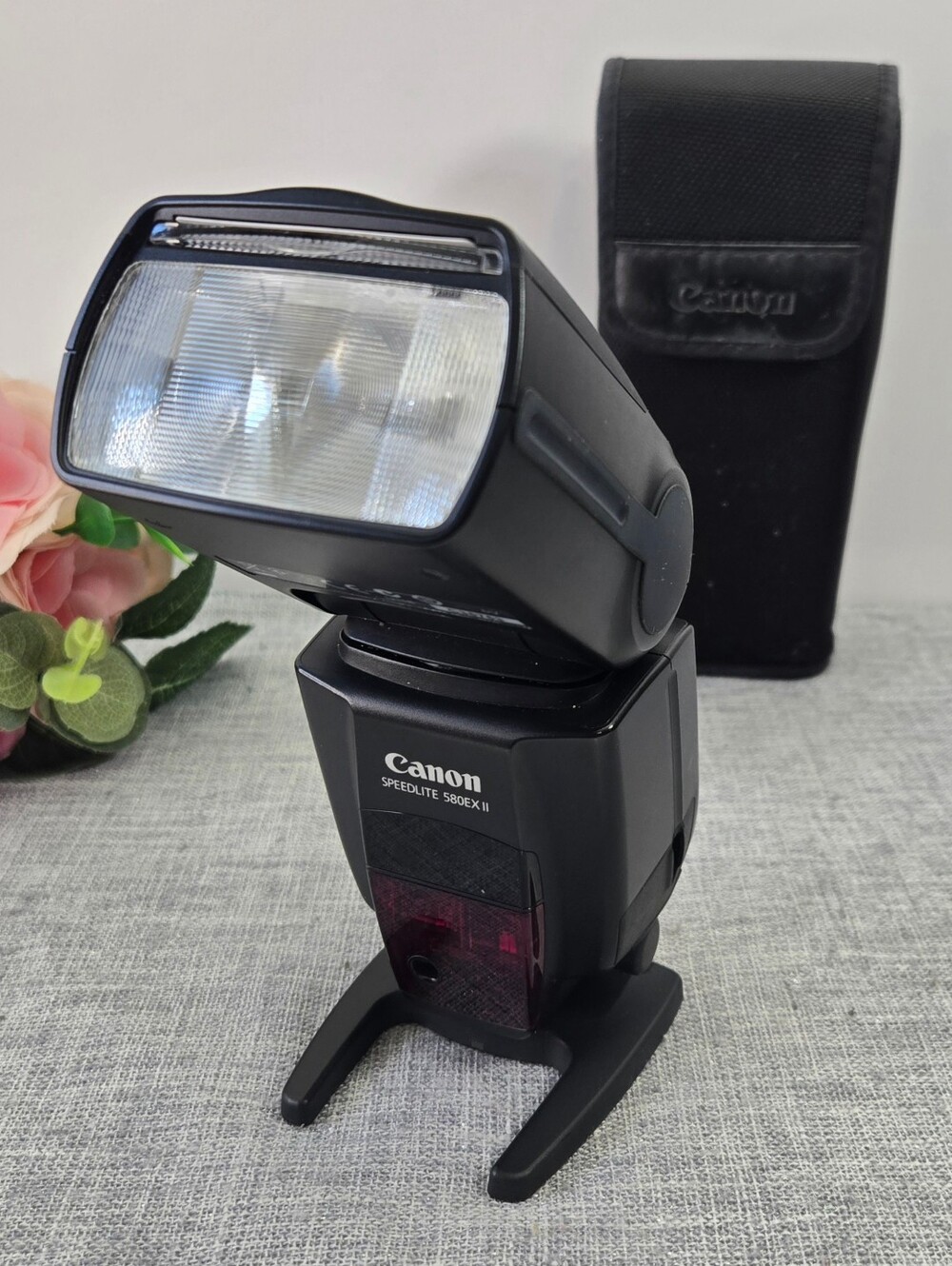 Canon Speedlite 580EX II Shoe Mount Flash with Soft Case & Stand